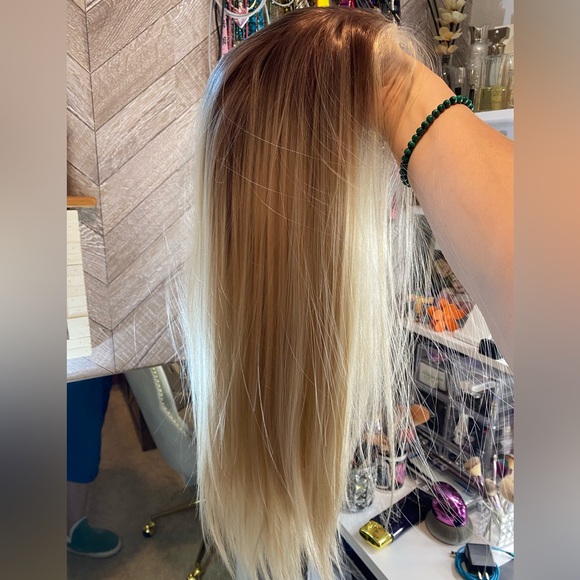 Chelsey Smith Cosmetics wig Selena Natural Blonde - Picture 6 of 10